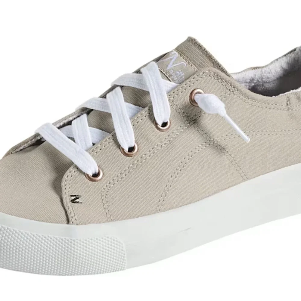 #49 NWOT Natural Reflections Tan and White Sneakers Contemporary Design - Picture 3 of 4